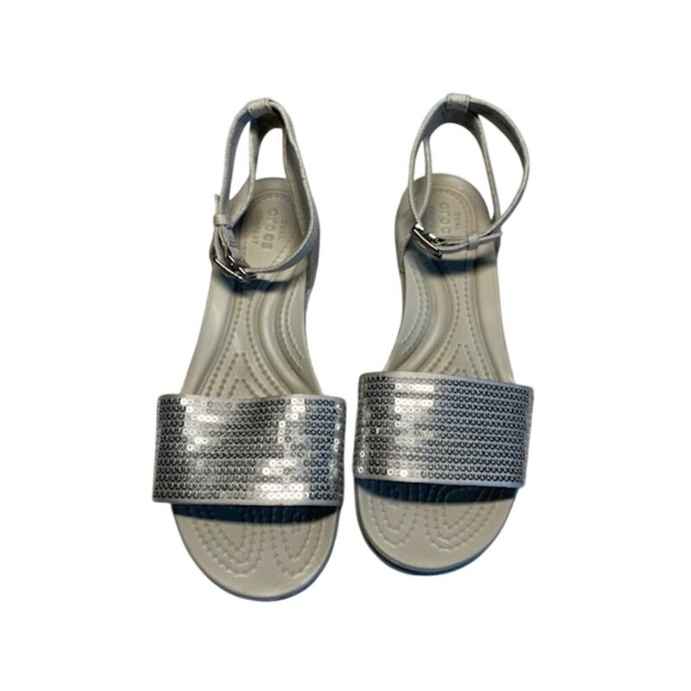 Crocs Leigh Ann Sandals • Silver Sequin Front Strap • Women’s Size 6